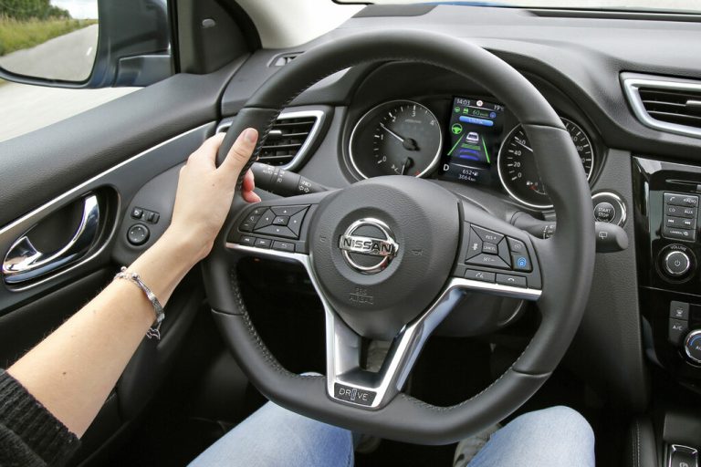 découvrez les principaux risques liés à la conduite automobile au travail. apprenez comment prévenir les accidents, garantir la sécurité des employés et optimiser la gestion de flotte pour un environnement professionnel plus sûr.